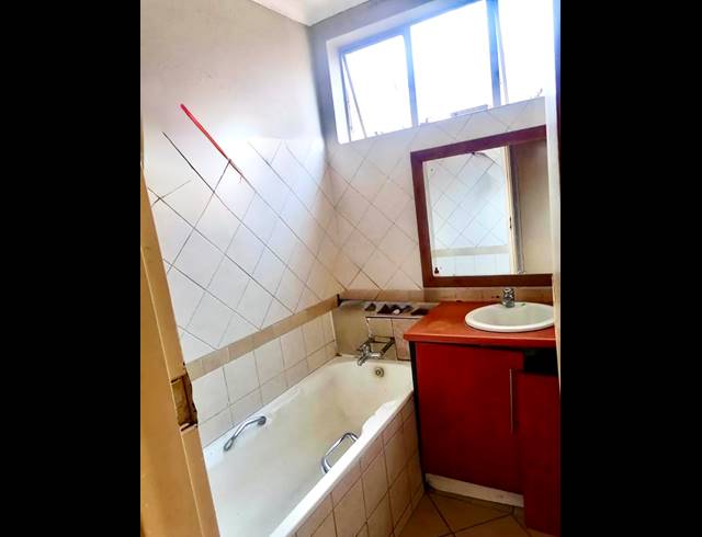 3 BEDROOM APARTMENT FOR SALE IN SUNNYSIDE